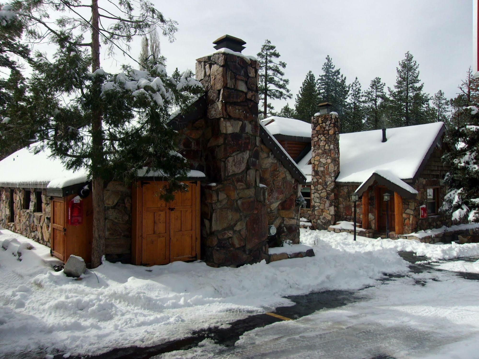 Embers Lodge & Cabins Біг-Бер-Лейк Екстер'єр фото