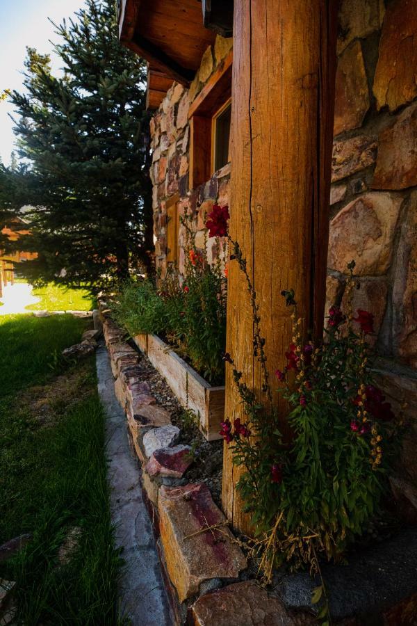 Embers Lodge & Cabins Біг-Бер-Лейк Екстер'єр фото