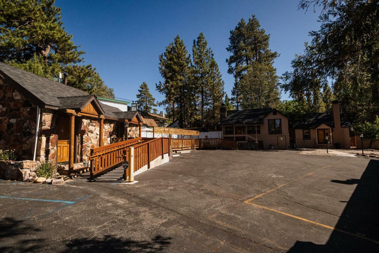 Embers Lodge & Cabins Біг-Бер-Лейк Екстер'єр фото